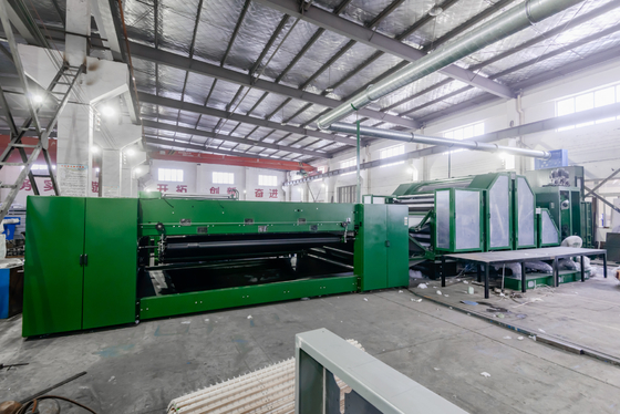 écran tactile de PLC de 90m/Min Polyester Cross Lapper Machine avec les moteurs servo