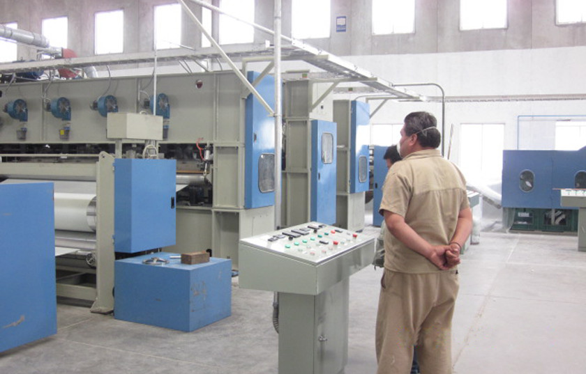 textile tissé de 4000mm non faisant la machine pour la fabrication non-tissée de remplissage d'ouate